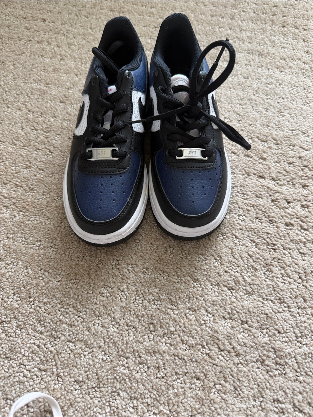 Nike Kids Navy and Black Low-Top Sneakers
